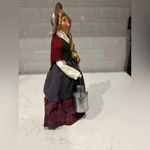 Vintage Byers Choice caroler The Milkmaid - Picture 4 of 6